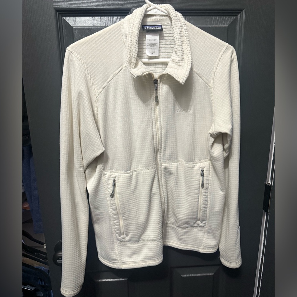 Patagonia zip up size medium